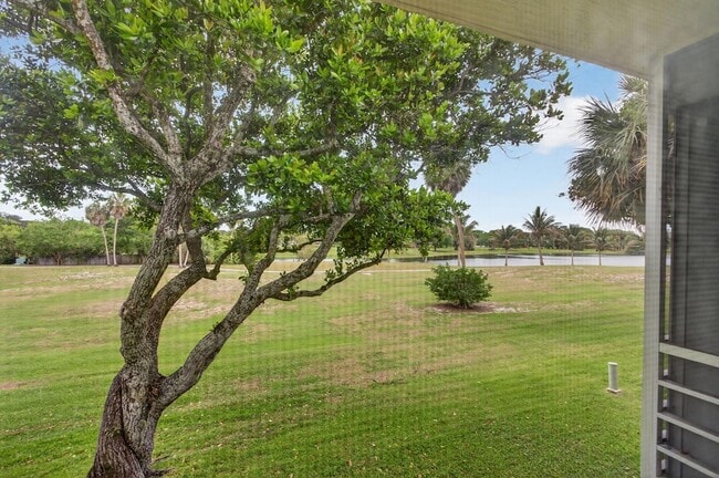 Building Photo - 800 Cypress Blvd