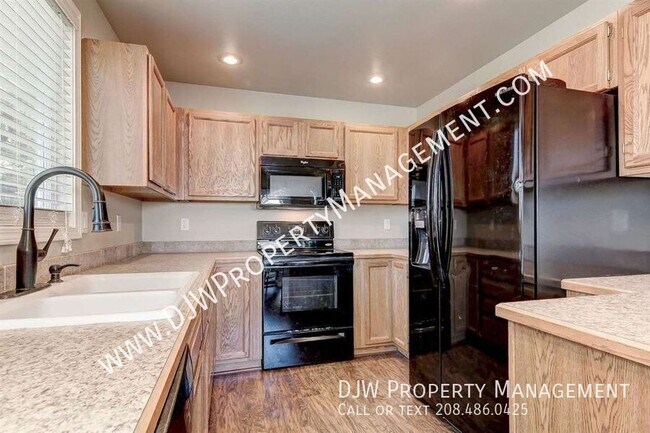 Building Photo - 520 N Shady Grove Way
