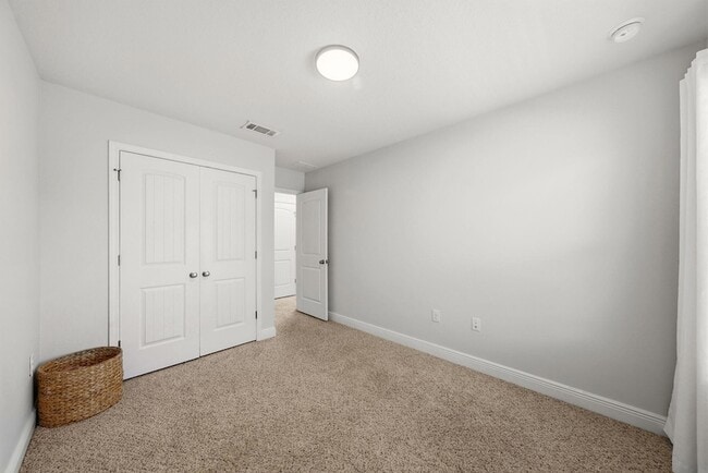 Building Photo - 25 Crossing Ln