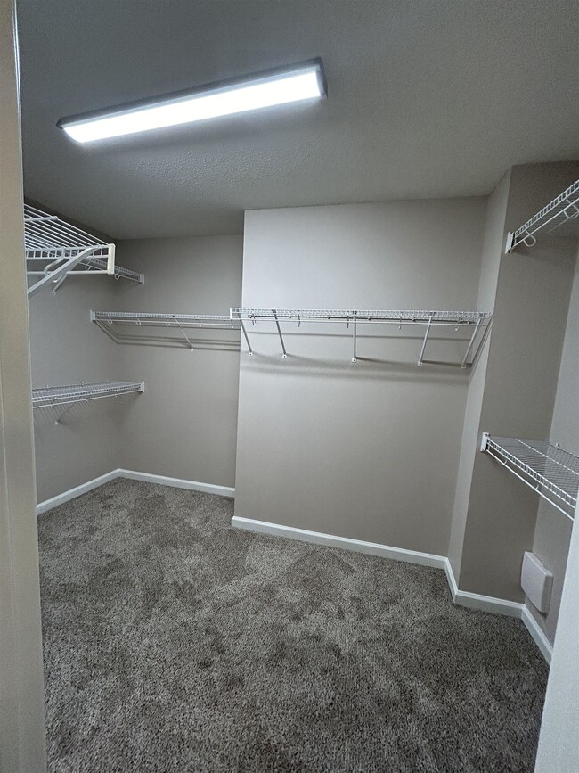 Building Photo - 1390 Island Town Dr