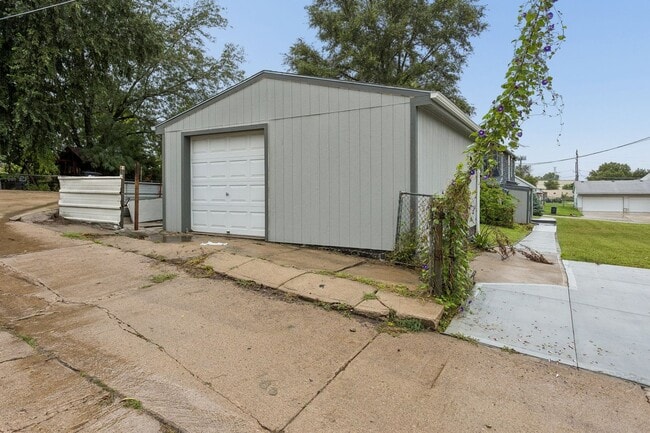Building Photo - 511 Poppleton Ave