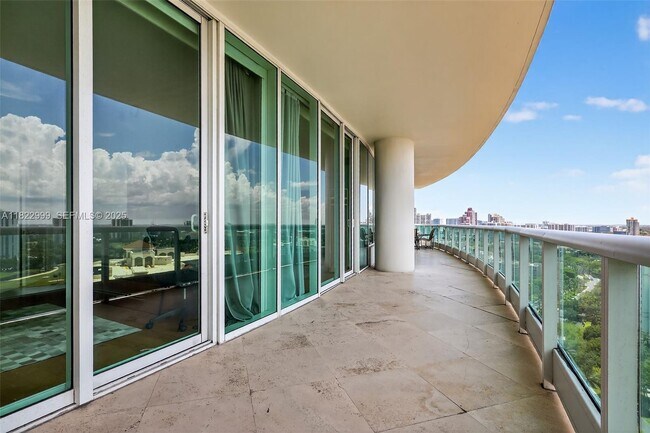 Building Photo - 20155 NE 38th Ct