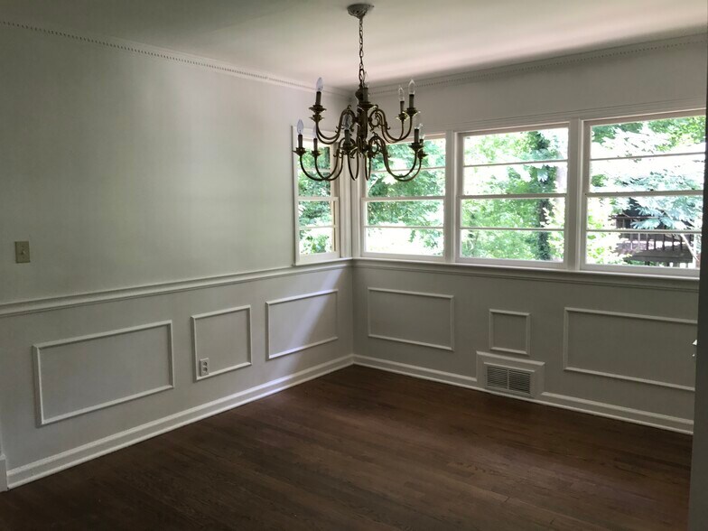 Dining room - 633 Clairmont Cir