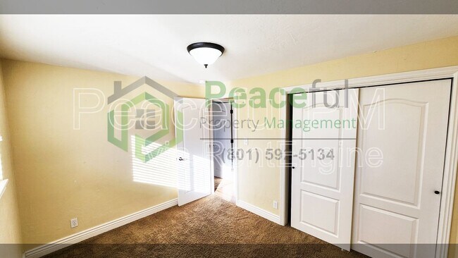 Building Photo - 122 N St