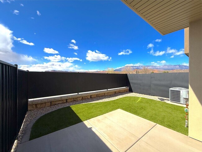 Building Photo - Brand New 3 bed, 2.5 Bath 1 car garage Townhome