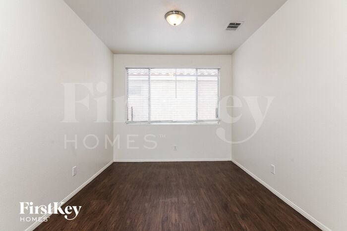 Building Photo - 1705 Talon Ave
