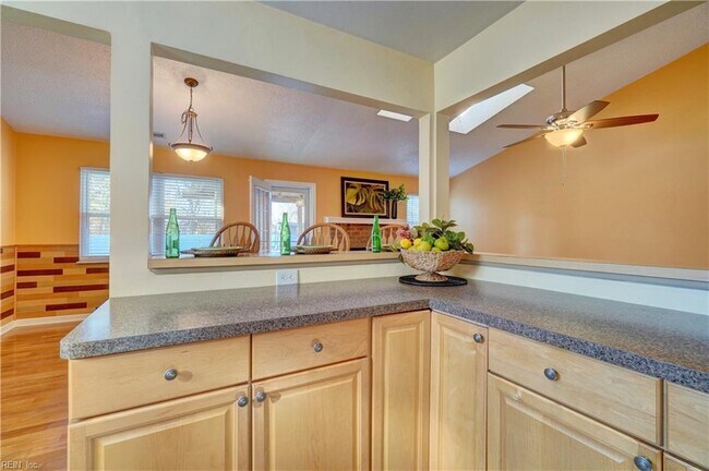 Building Photo - 624 Willow Bend Dr