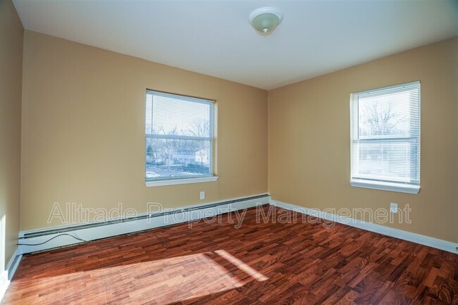 Building Photo - 1437 Nightingale Rd