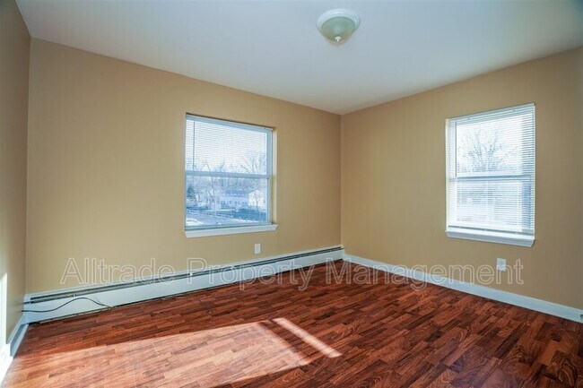 Building Photo - 1443 Nightingale Rd