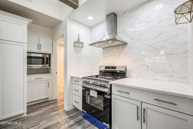 Building Photo - 5733 Saplinas Rd