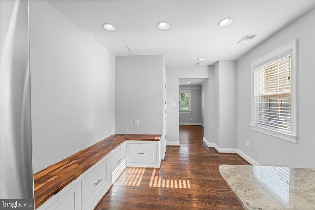 Building Photo - 5803 Ravenswood Rd