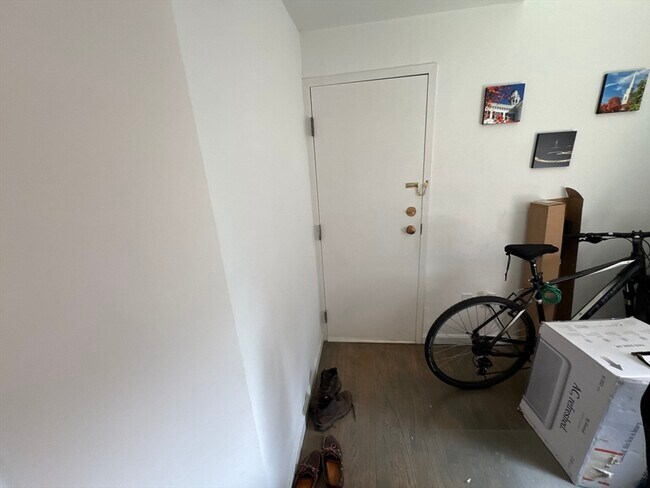 Building Photo - 1406 Beacon St