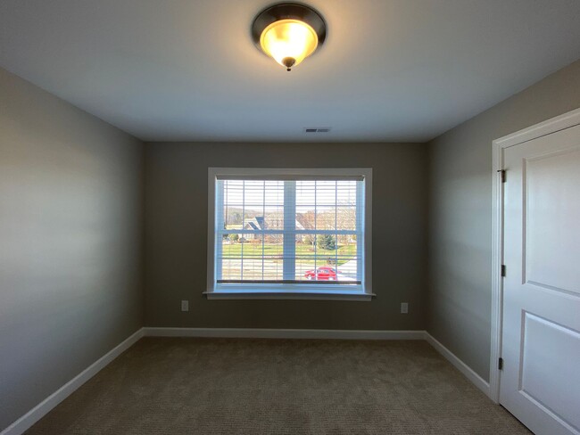 Building Photo - 189 Summerlyn Dr