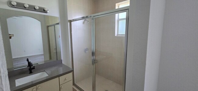 Building Photo - 4948 Leeward Ln