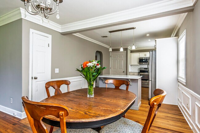 Building Photo - 2224 Harrodsburg Rd