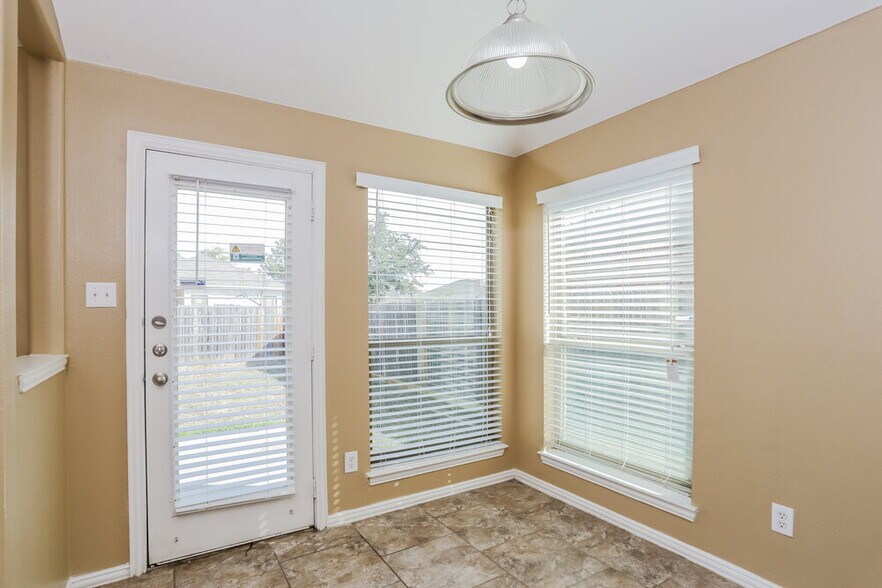 Building Photo - 1901 Belshire Ct