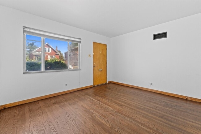 Building Photo - 6048 Southwest Ave