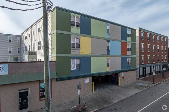 Building Photo - Pine Court I