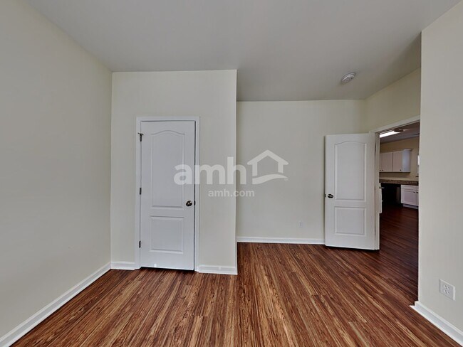 Building Photo - 212 Tyre Dr