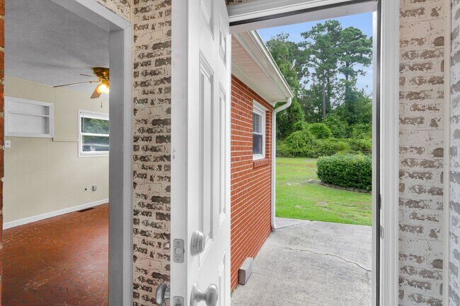 Building Photo - 120 Bernhurst Rd