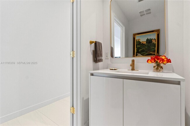 Building Photo - 2678 Tigertail Ave