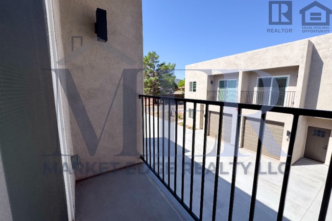 Building Photo - 3Bed/2.5Bath Townhouse in Sedona! FIRST MO...