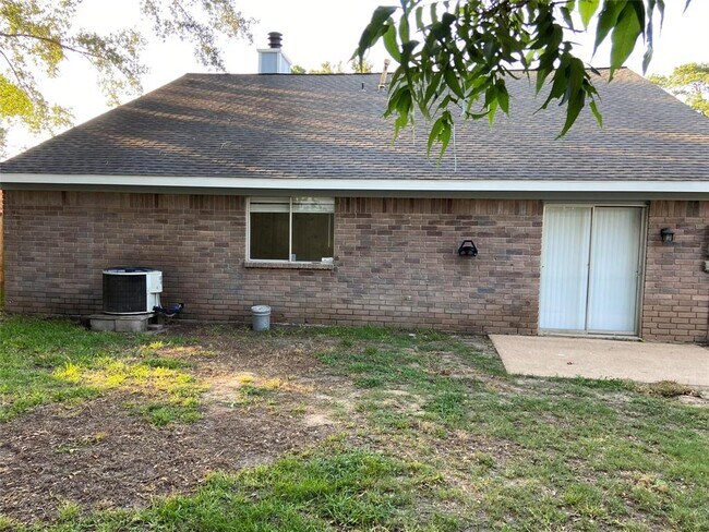 Building Photo - 11219 Willow Field Dr