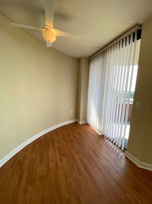 Building Photo - wh601