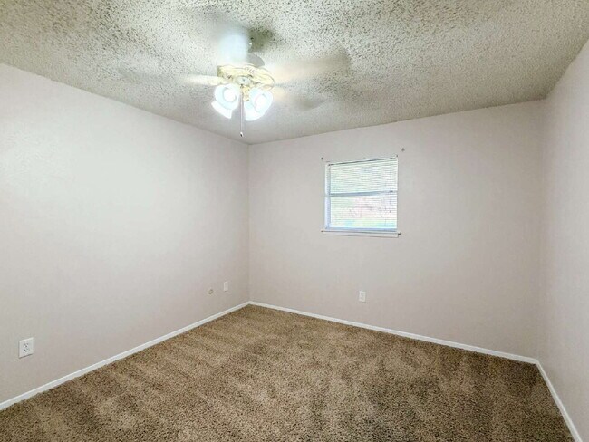 Building Photo - Charming 3-Bedroom Haven with Cozy Fireplace in North Richland Hills!