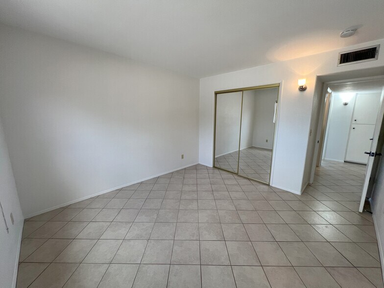 Building Photo - 1656 N Jerrie Blvd