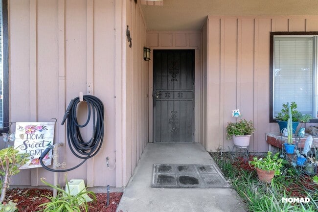 Building Photo - Charming 2BR Condo in Fresno