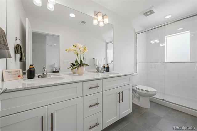 Building Photo - 1391 Akron St