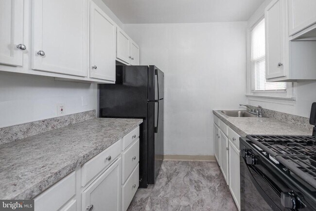 Building Photo - 7607 Eastern Ave NW