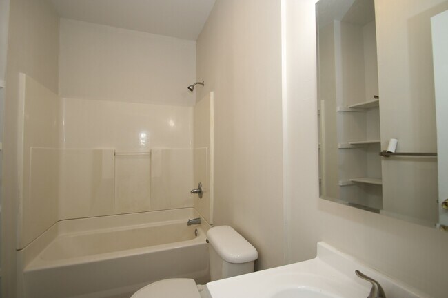 Building Photo - 324 Winthrop Ave