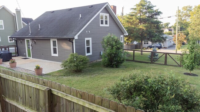 Building Photo - 520 Elgin St