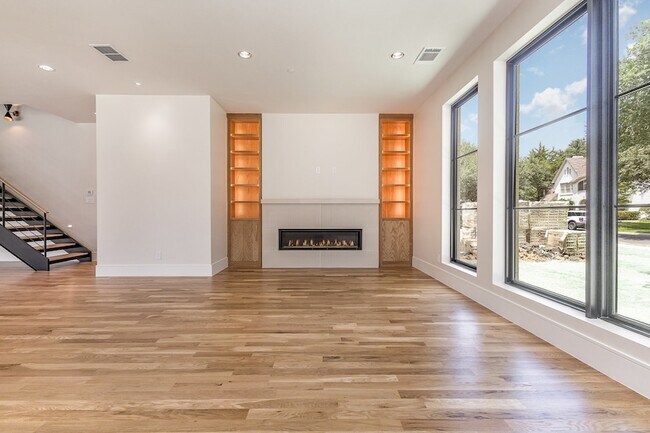 Building Photo - 4203 Normandy Ave