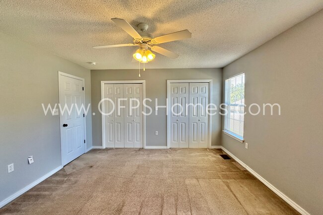 Building Photo - AVAILABLE NOW - Fort Walton Beach townhome!