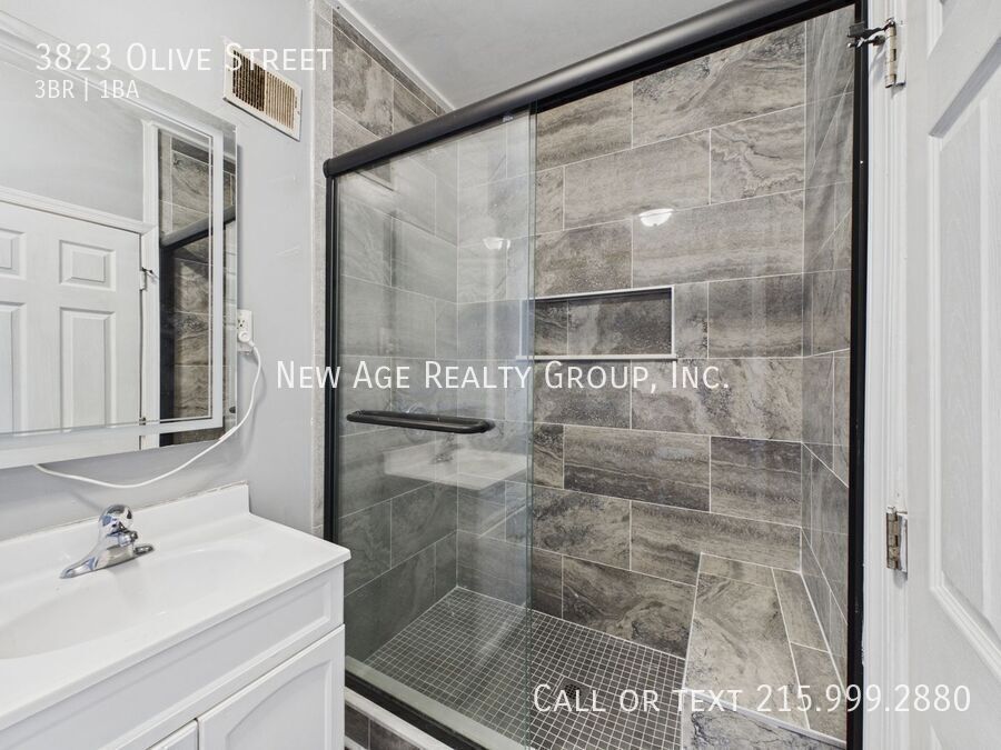 Building Photo - 3823 Olive St