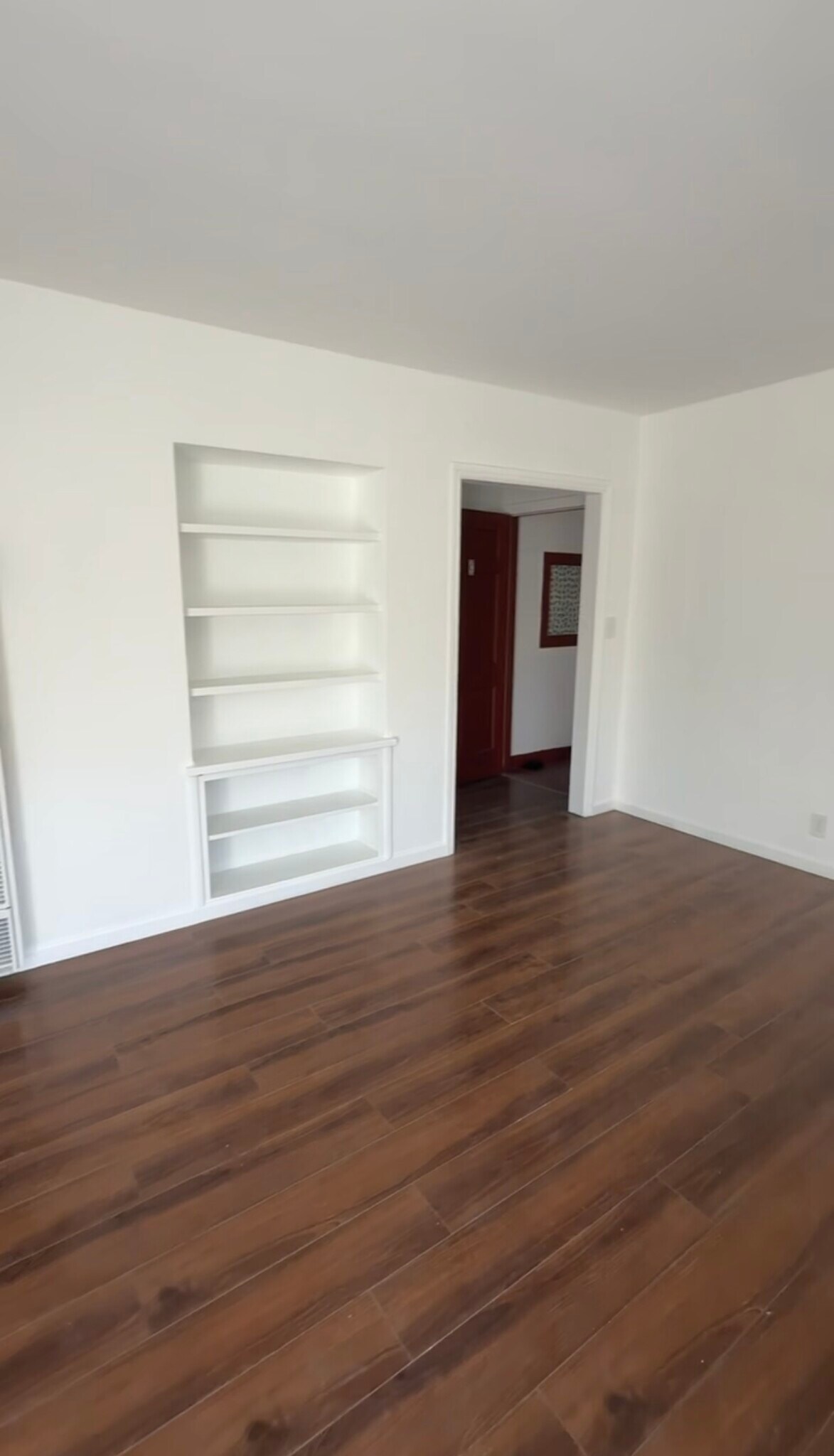 Living Room - 636 W Queen St