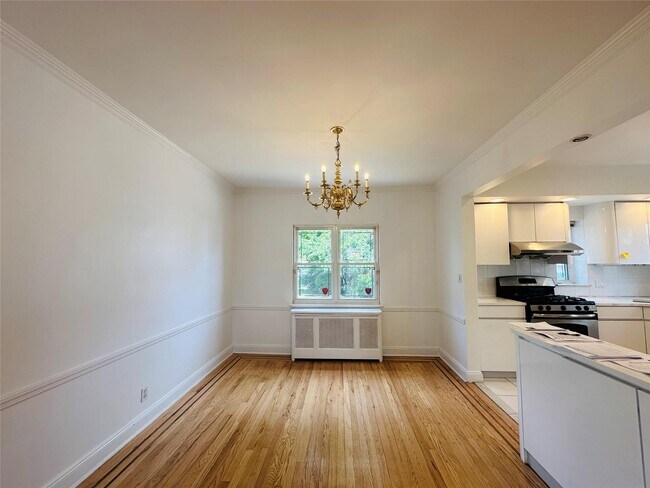 Building Photo - 76-12 175th St