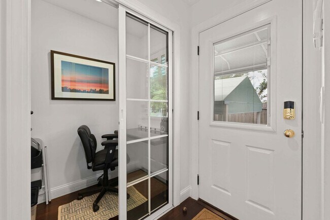 Building Photo - 36 Weeden St