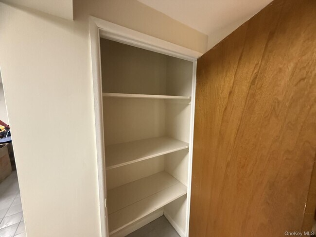 Building Photo - 147 Primrose Dr