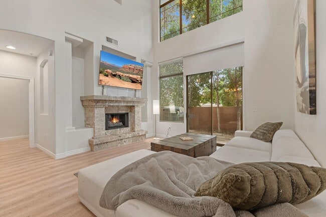 Building Photo - 14450 N Thompson Peak Pkwy