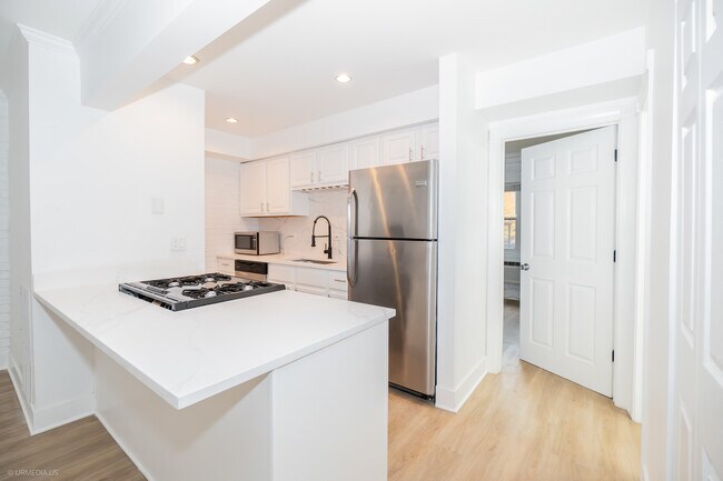 Building Photo - 455 W Grant Pl