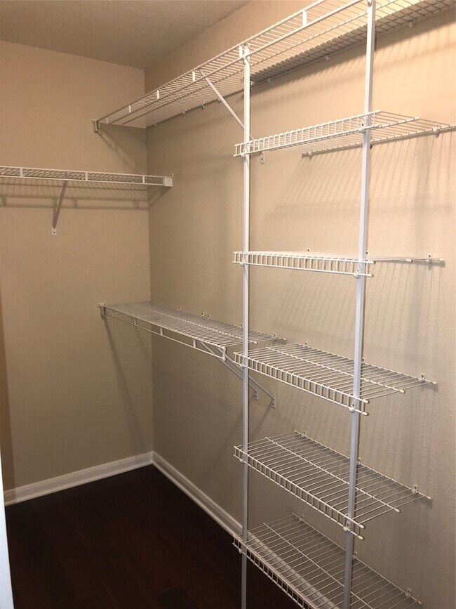 Building Photo - 7575 Kirby Dr