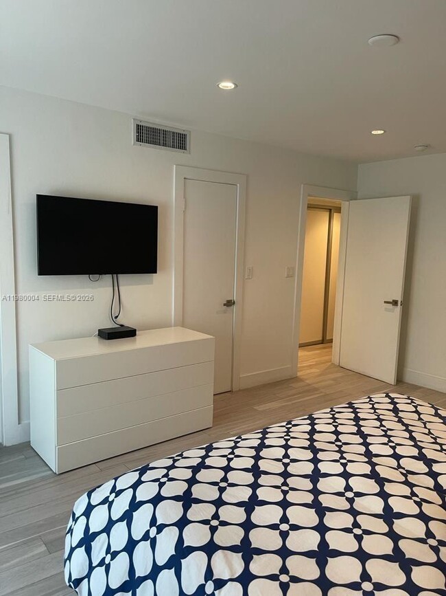 Building Photo - 260 Sunrise Dr