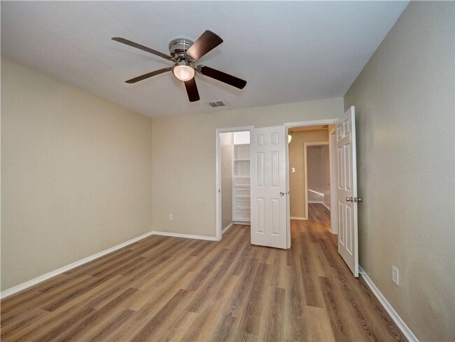 Building Photo - 3 bedroom 3 bath house