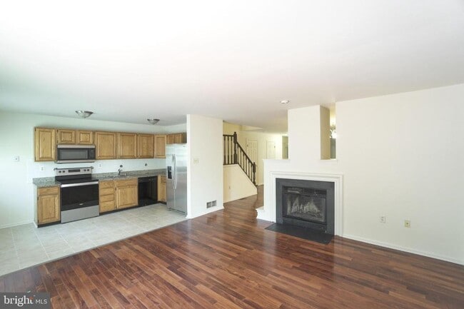 Building Photo - 1703 Smedley Ct