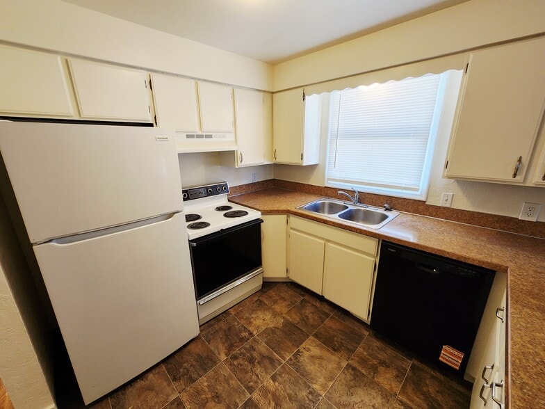 Kitchen - 85 Princeton Ave