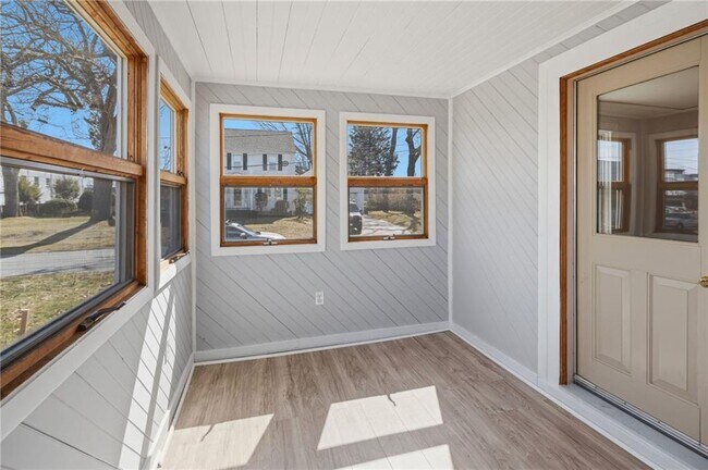 Building Photo - 21 Earlham Way